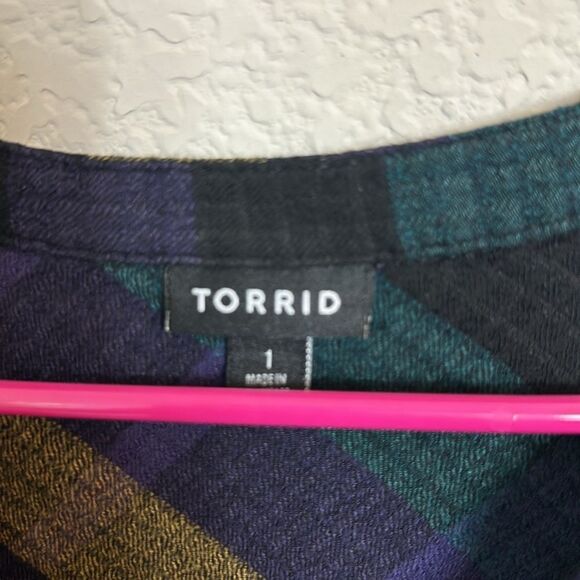 Torrid sleeveless ruffle sleeve plaid button down top EUC size 1X 24B - Picture 2 of 6